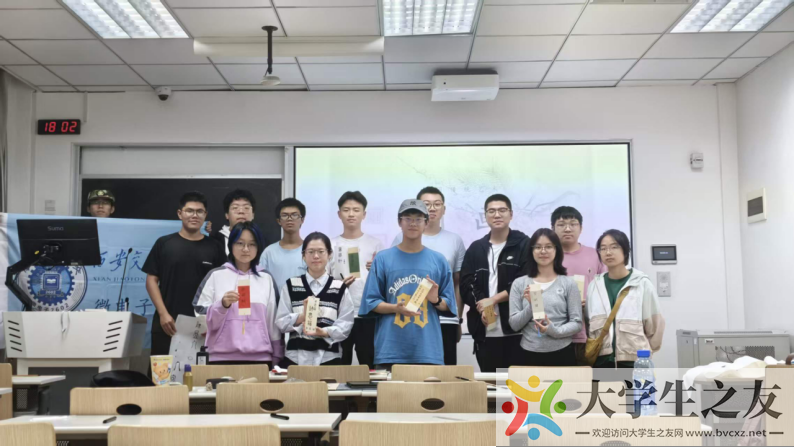 最佳团日|笔底诗书画，心中家国情
